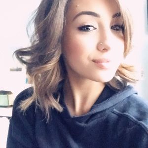 Meet your Posher, Ana